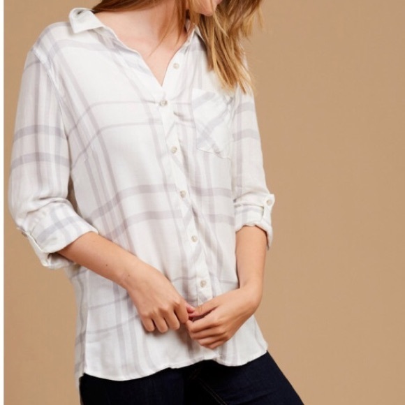 Altar'd State Tops - White and grey flannel perfect for fall!!